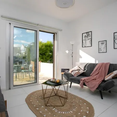 Eden-Perfect Location, Sea View, Stylish Apartment Paphos Exterior photo