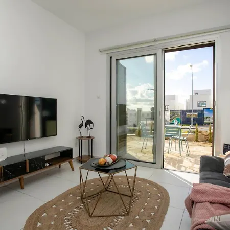 Eden-Perfect Location, Sea View, Stylish Apartment Paphos Exterior photo