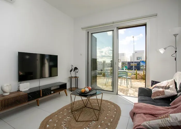 Eden-Perfect Location, Sea View, Stylish Apartment